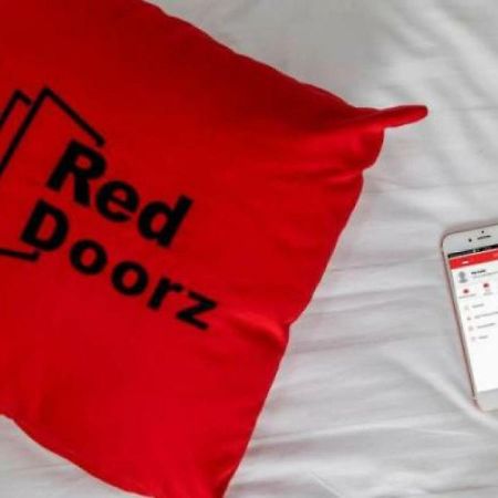 Hotel Reddoorz Near Manggarai Station 2 Jakarta Exterior foto